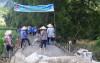 Nguyên Bình ra quân tình nguyện đổ đường bê tông xây dựng Nông thôn mới