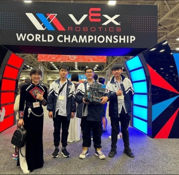 Đội tuyển Robotics 11 Cao Bằng tham gia Giải vô địch thế giới VEX Robotics.