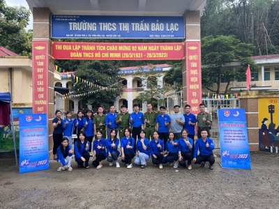 Đội hình tình nguyện Tiếp sức mùa thi huyện Bảo Lạc.