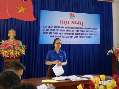 Đ/c Nông Thị Thuận - Bí thư Huyện Đoàn phát biểu tại Hội nghị.