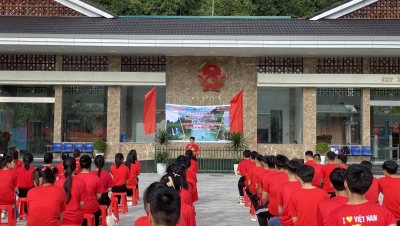 Ngoại khóa tuyên truyền Ba Văn kiện pháp lý biên giới đất liền Việt Nam - Trung Quốc tại trường THPT Bằng Ca, huyện Trùng Khánh.