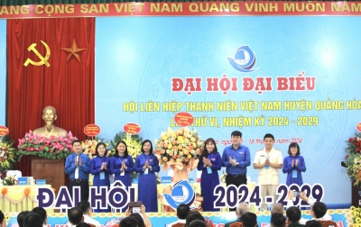 Tỉnh Đoàn - Hội LHTN Việt Nam tỉnh tặng hoa chúc mừng thành công Đại hội Hội LHTN Việt Nam huyện Quảng Hòa lần thứ VI, nhiệm kỳ 2024 - 2029.