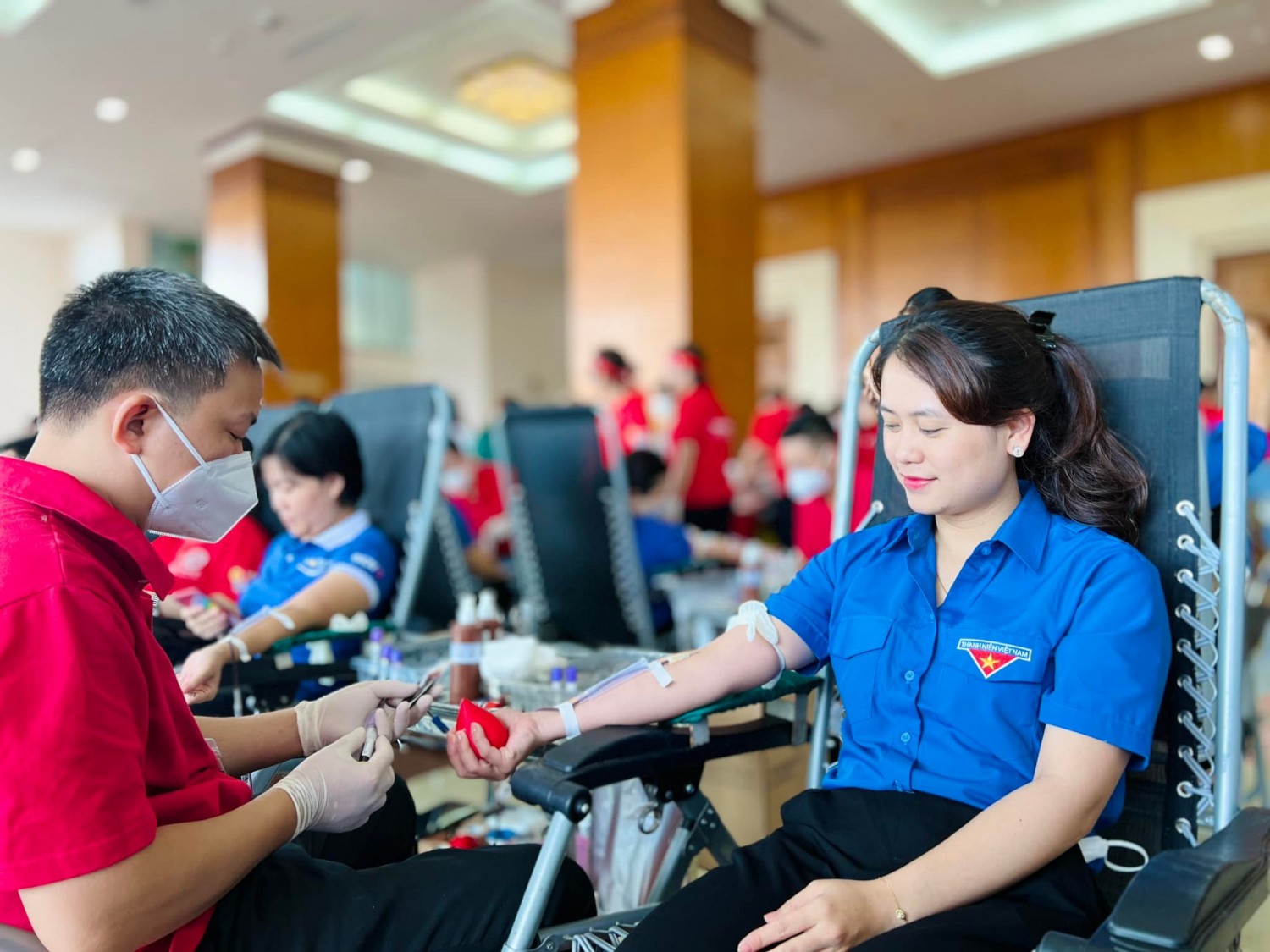 Đoàn viên tham gia hiến máu tình nguyện