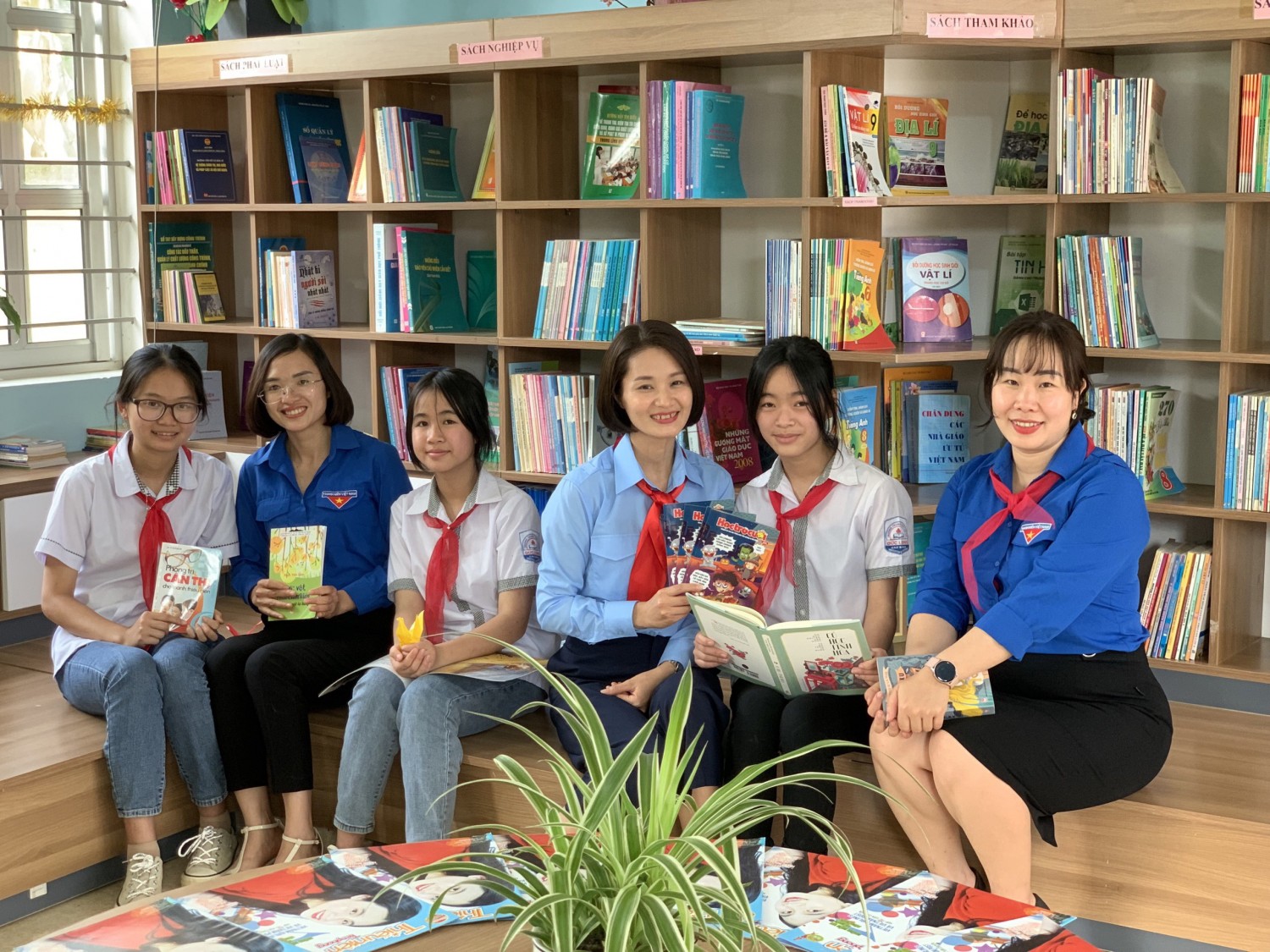 Ngày hội đọc sách tại thư viện Trường THCS Đức Long huyện Hòa An