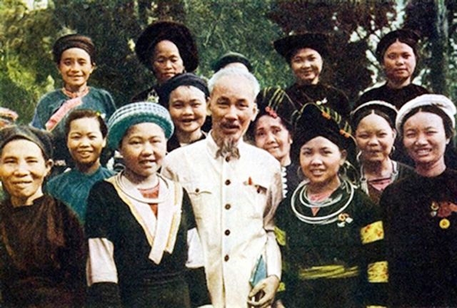 Chủ tịch Hồ chí Minh-người khởi xướng, xây dựng và hết lòng chăm lo khối đại đoàn kết toàn dân tộc.