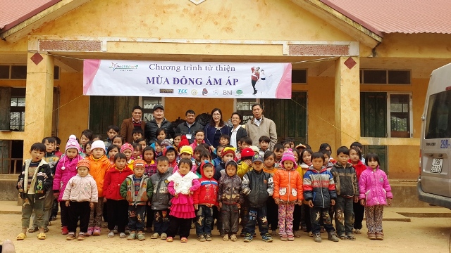 Đoàn khối các cơ quan: Công ty Cổ phần giáo dục Tomorow Việt Nam Với Chương trình mùa đông ấm áp tại xã Đình Phùng Bảo Lạc