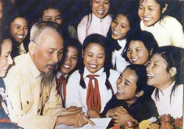 Hồ Chí Minh và một số di huấn với thanh thiếu nhi