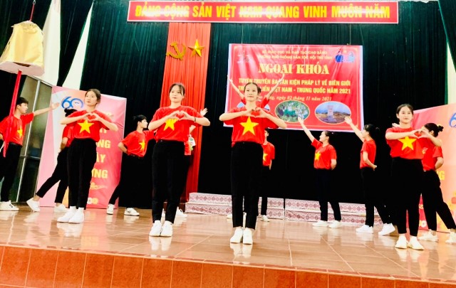 Ngoại khoá tuyên truyền ba văn kiện pháp lý về biên giới đất liền Việt Nam Trung Quốc năm 2021 tại Trường PT Dân tộc nội trú tỉnh Cao Bằng.
