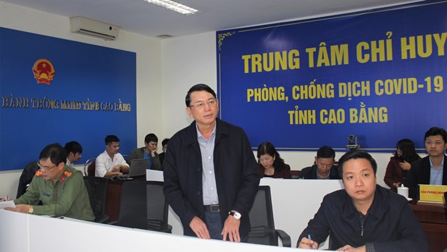 Chủ tịch UBND tỉnh Hoàng Xuân Ánh phát biểu kết luận cuộc họp