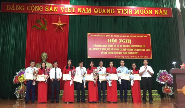 Đảng ủy Trường Chính trị Hoàng Đình Giong biểu dương, khen thưởng tập thể, cá nhân có thành tích xuất sắc trong thực hiện Chỉ thị số 05.