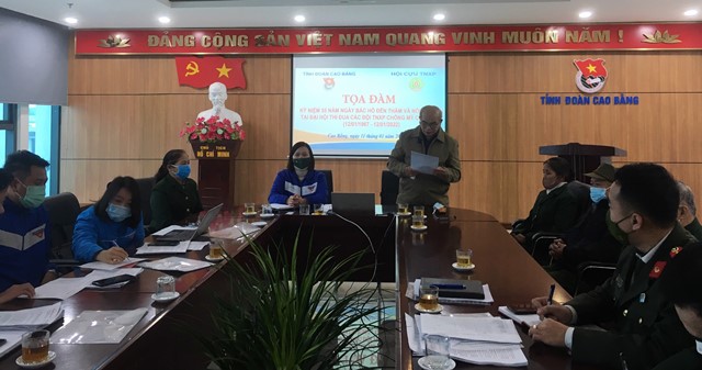 ĐC Hoàng Văn Vảng – Chủ tịch Hội cựu TNXP tỉnh, phát biểu ôn truyền thống tại buổi toạ đàm