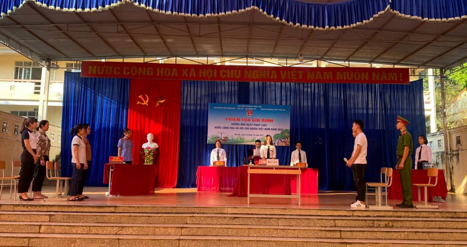 “Phiên tòa giả định” hưởng ứng Ngày pháp luật Nước Cộng hòa xã hội chủ nghĩa Việt Nam năm 2022.