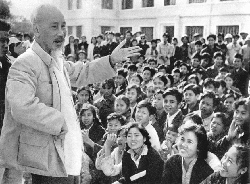 Học tập và làm theo tư tưởng, đạo đức, phong cách  Hồ Chí Minh về khát vọng cống hiến dựng xây đất nước