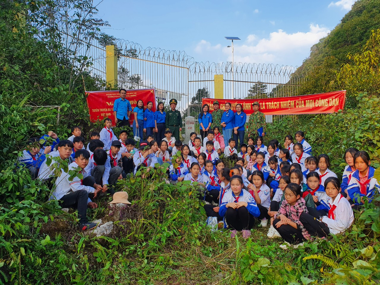 Đẩy mạnh các hoạt tuyên truyền 03 văn kiện pháp lý về biên giới đất liền Việt Nam – Trung Quốc cho học sinh.