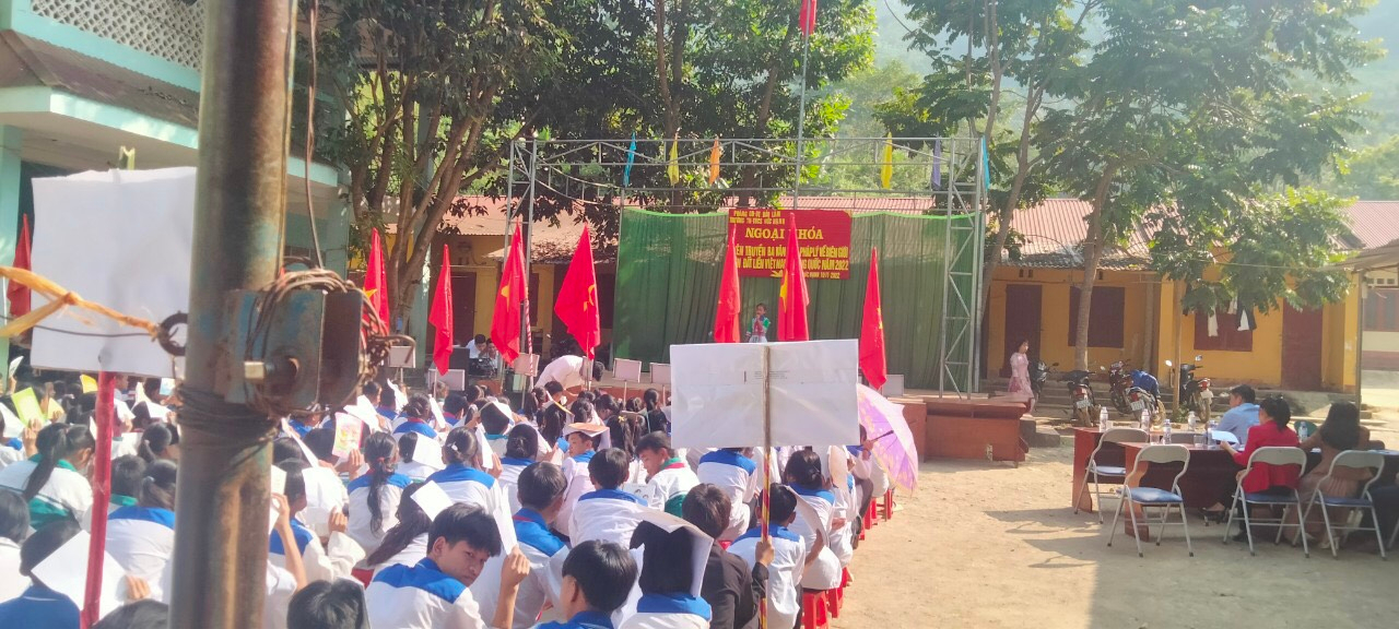 Tuyên truyền 3 văn kiện pháp lý về biên giới đất liền Việt Nam - Trung Quốc cho cán bộ, học sinh huyện Bảo Lâm.