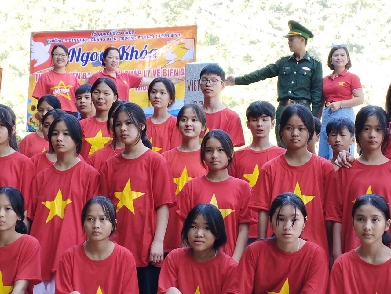 Đoàn Trường Dân tộc Nội trú huyện Nguyên Bình phối hợp Đồn Biên phòng Đàm Thủy tuyên truyền 03 văn kiện pháp lý về biên giới đất liền Việt Nam – Trung Quốc