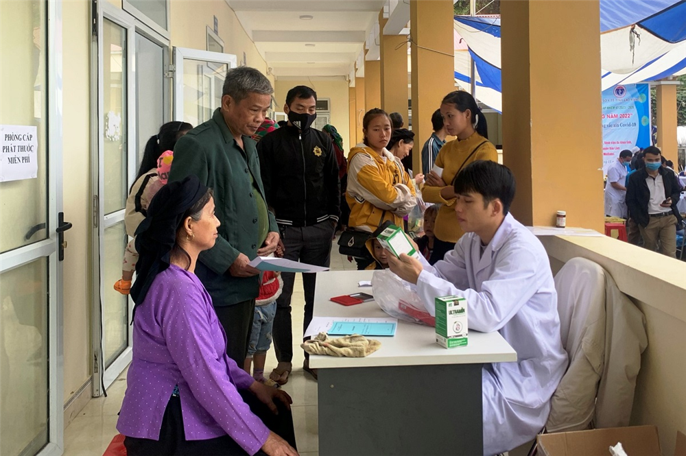 Tư vấn sử dụng thuốc cho người dân tại xã Nam Quang, huyện Bảo Lâm