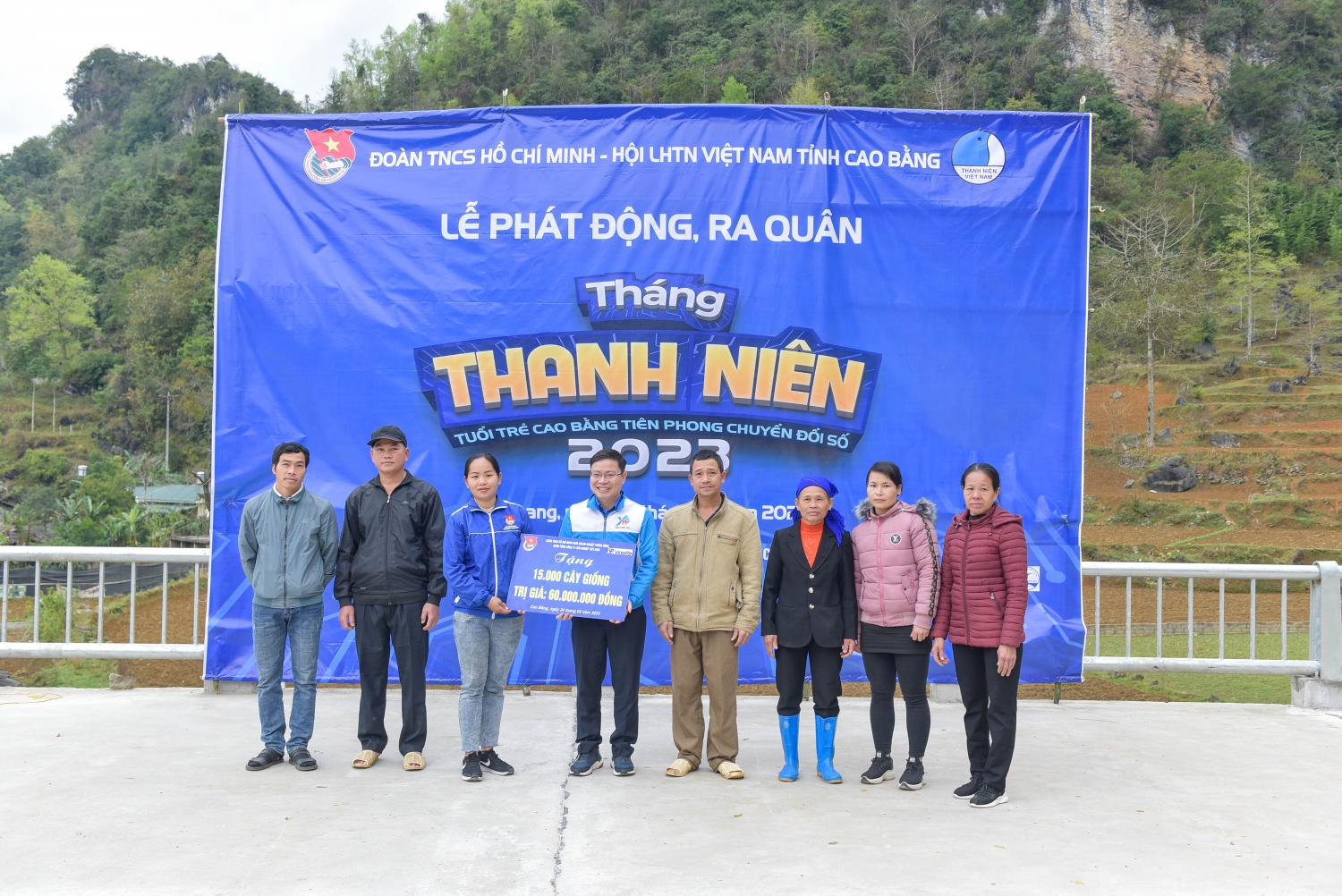 Đoàn Công ty Lâm nghiệp Việt Nam trao tặng 15 000 cây giống cho 8 hộ gia đình tại xã Đồng Loan