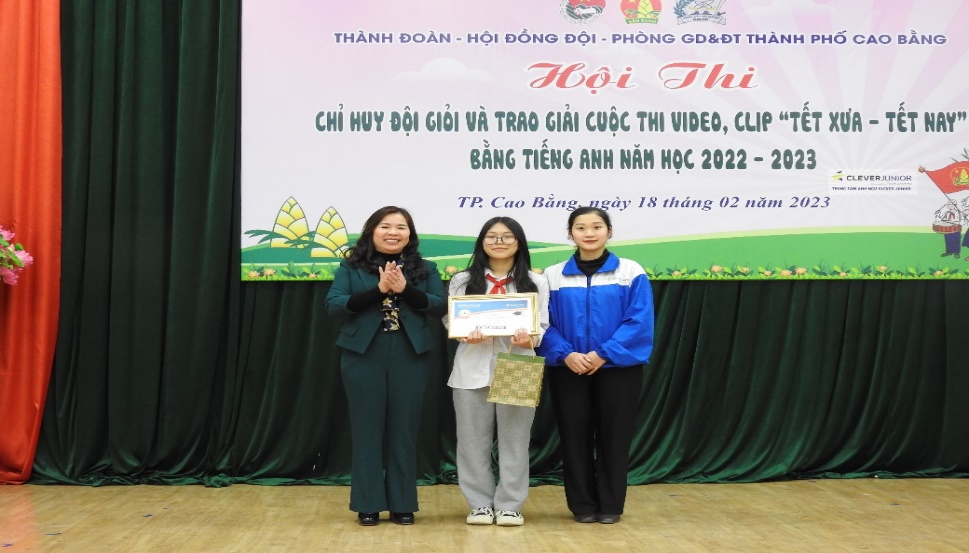 Em Triệu Ngọc Ánh, lớp 8D, trường THCS Đề Thám đạt giải nhất của cuộc thi.