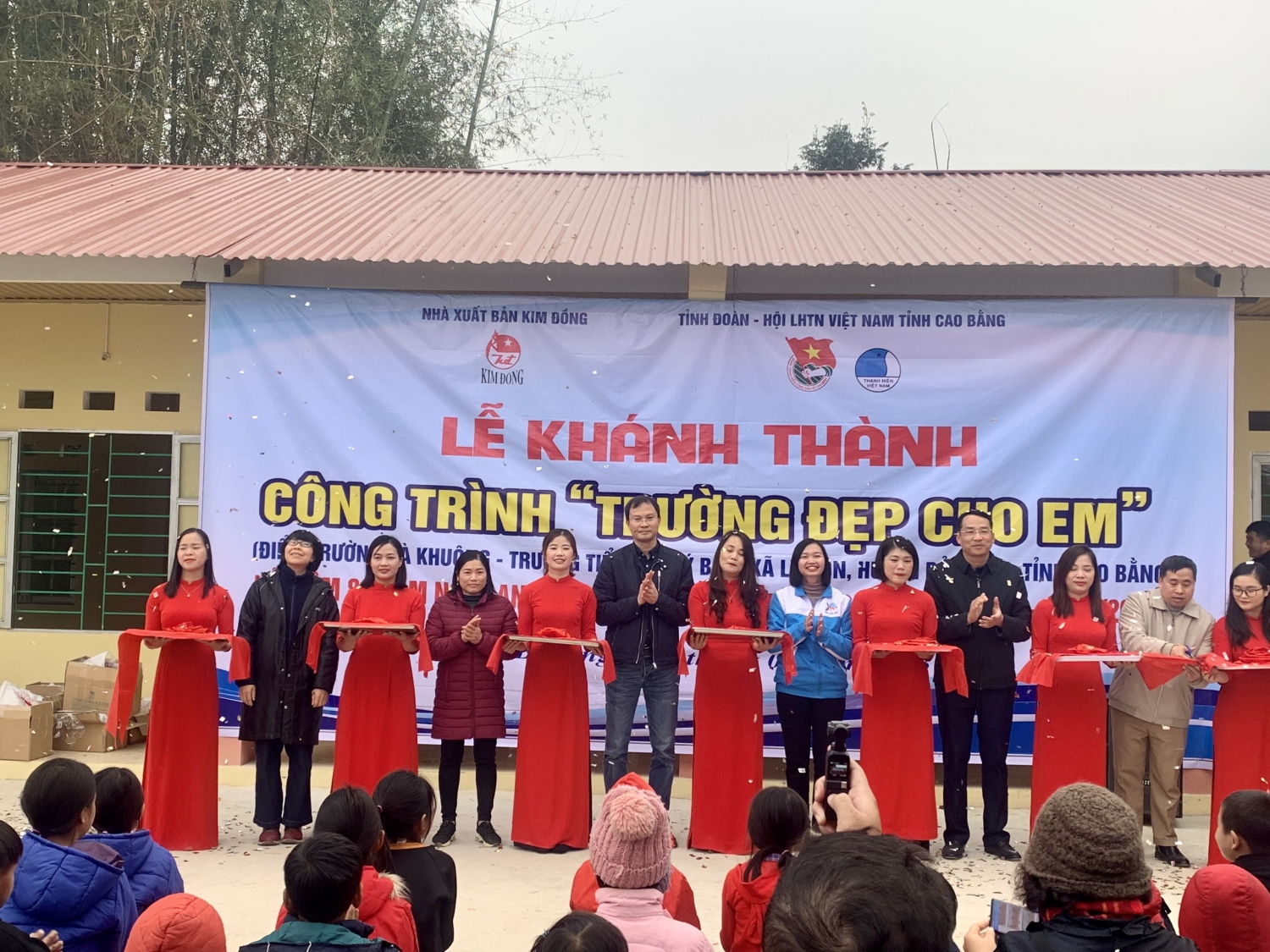 Lễ khánh thành công trình thanh niên “Trường đẹp cho em” tại điểm trường Nà Khuông, trường Tiểu học Lý Bôn.