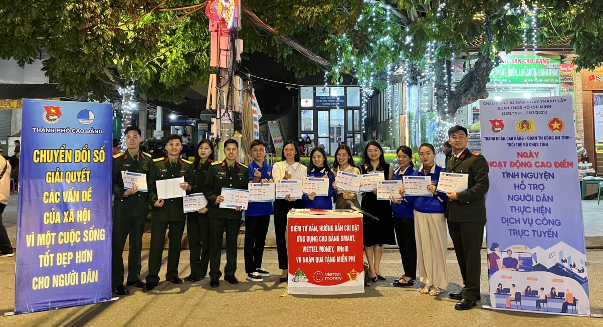 Hoạt động điểm cấp tỉnh tại phố đi bộ Kim Đồng do Đoàn thanh niên các đơn vị: Thành Đoàn, Công an tỉnh, Quân sự tỉnh phối hợp tổ chức.