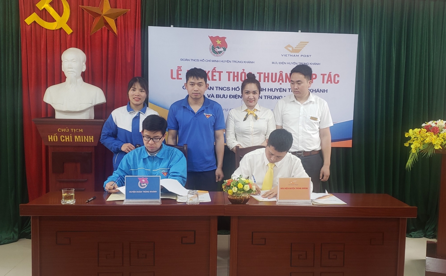Huyện Đoàn Trùng Khánh và Bưu điện huyện Trùng Khánh ký kết thỏa thuận hợp tác