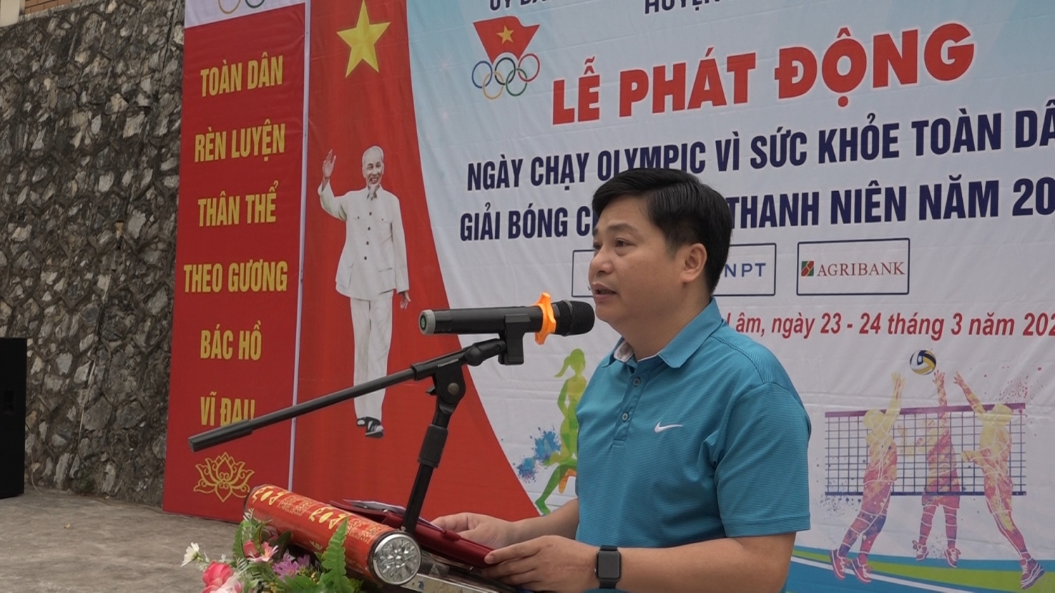 Đồng chí Nông Văn Lương - Phó Chủ tịch UBND huyện  phát biểu khai mạc.