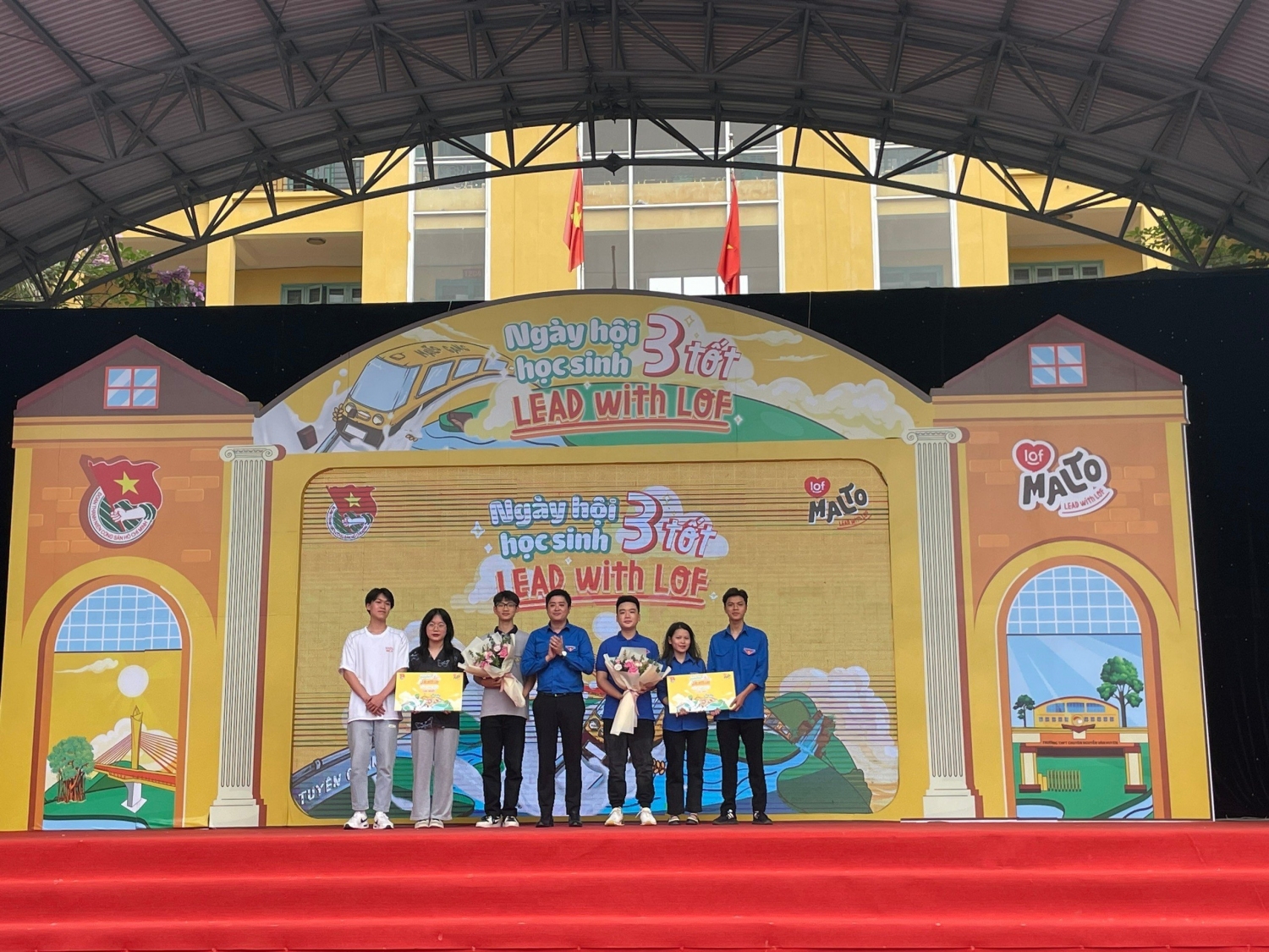 Đội thi Trường THPT Chuyên Cao Bằng đạt giải nhì Vòng chung kết cụm 1 cuộc thi tranh biện “Lead with Lof Scholar Cup”