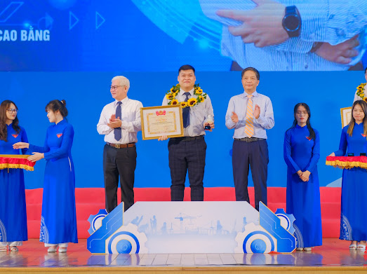 Đồng chí Hoàng Xuân Hải nhận Giải thưởng “Người thợ trẻ giỏi” toàn quốc  lần thứ XIV, năm 2023.