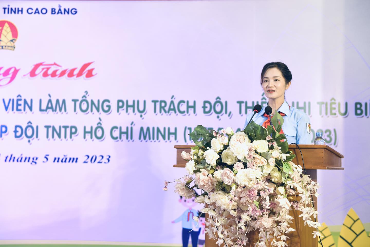 Đồng chí Tô Phương Chi - Phó Bí thư Thường trực Tỉnh Đoàn, Chủ tịch Hội đồng Đội tỉnh phát biểu ôn truyền thống.