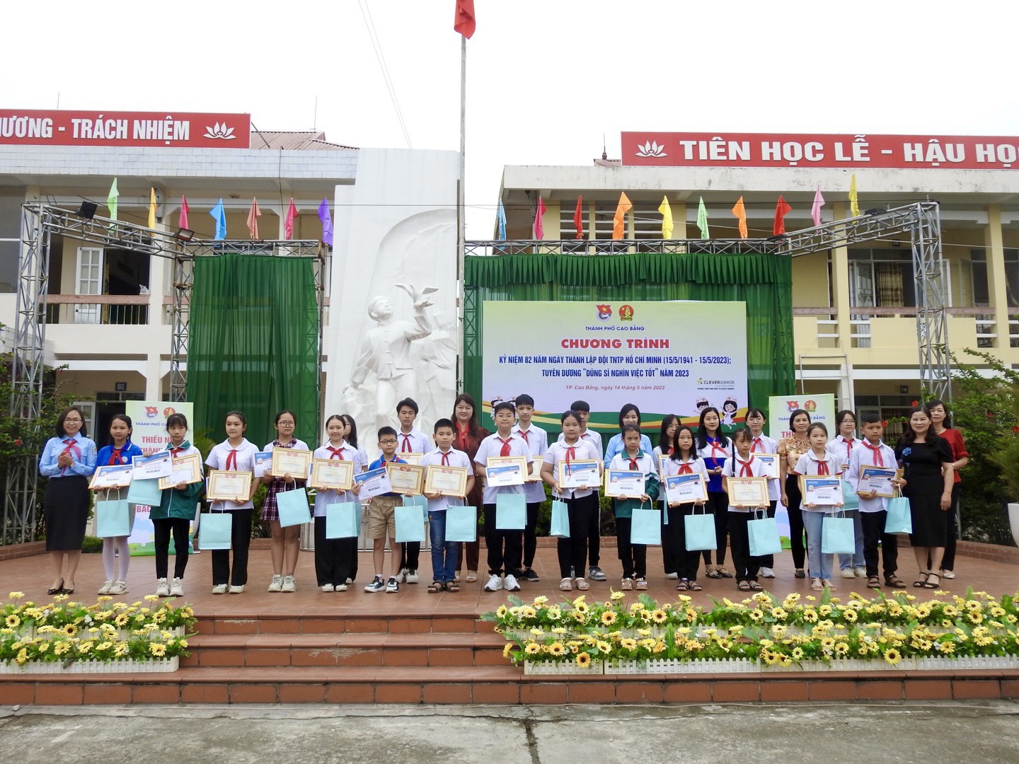Thành Đoàn, HĐĐ Thành phố Cao Bằng tổ chức Chương trình kỷ niệm 82 năm Ngày thành lập Đội TNTP Hồ Chí Minh và tuyên dương Dũng sỹ Nghìn việc tốt cấp thành phố