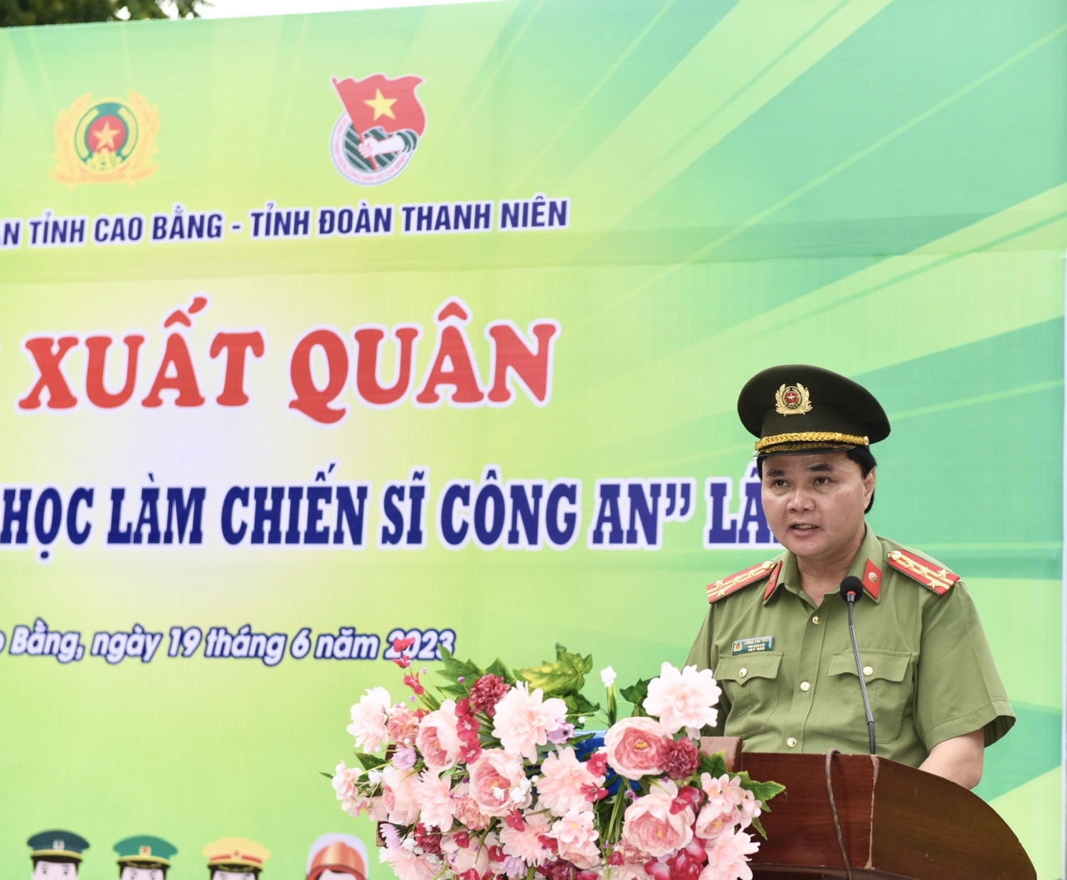 Đại tá Lương Văn Thiểm Phó Bí thư Đảng uỷ, Phó Giám đốc Công an tỉnh phát biểu