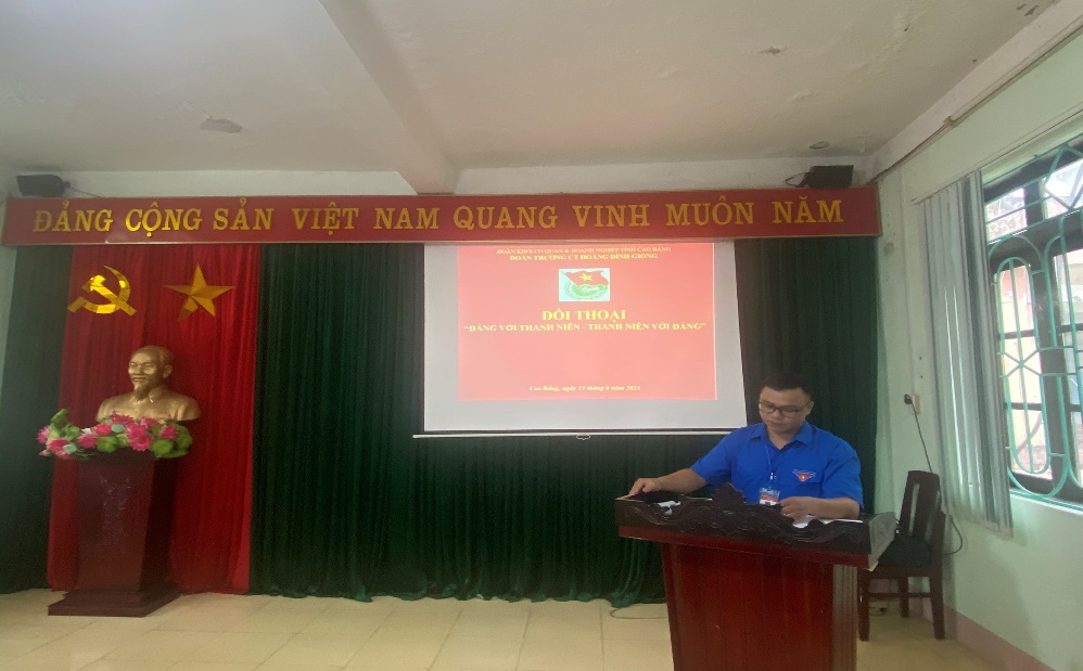 Đàm Ngọc Nguyễn, Bí thư Đoàn Trường phát biểu khai mạc buổi đối thoại.
