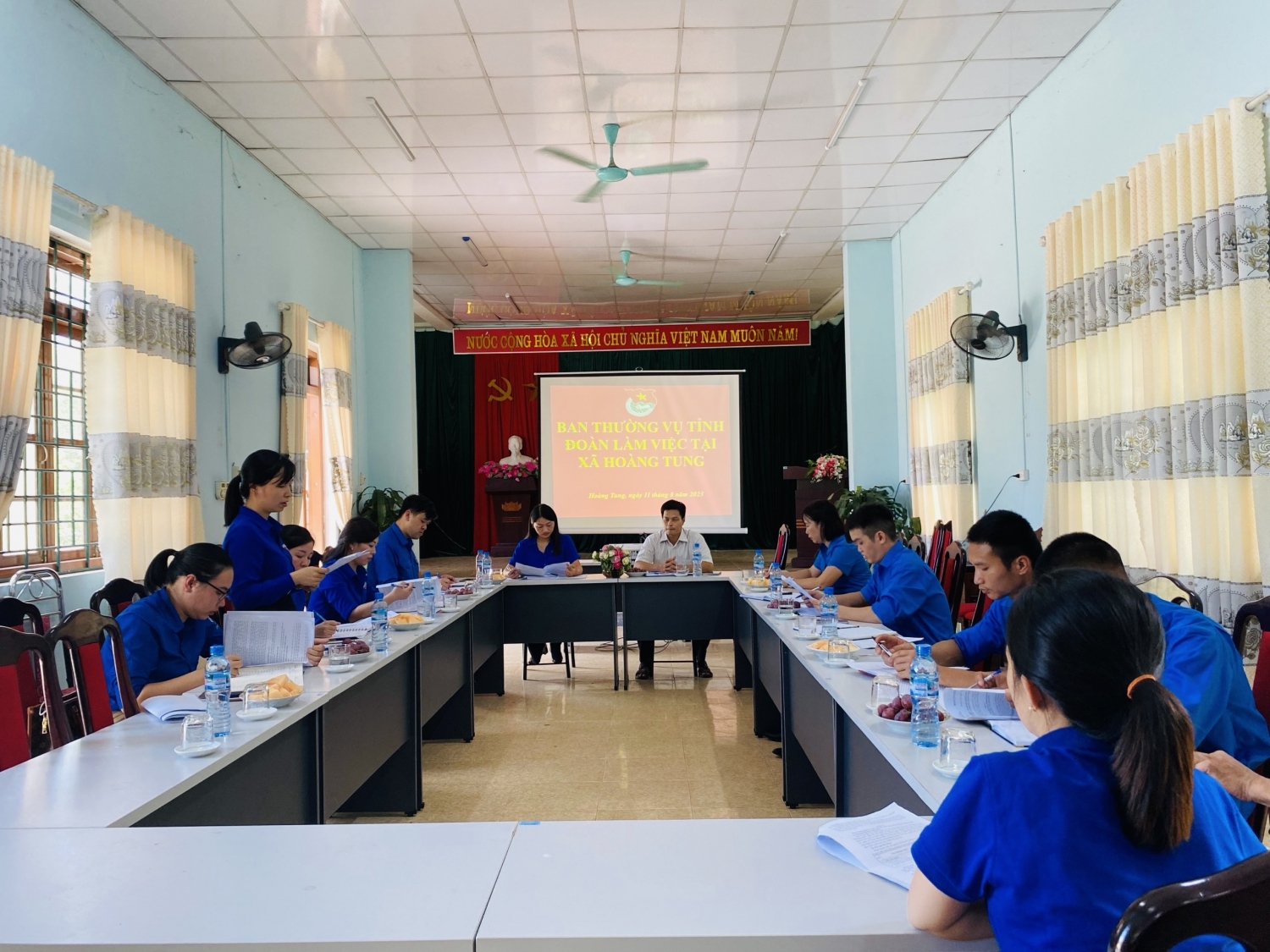 Đoàn công tác làm việc tại Đoàn xã Hoàng Tung huyện Hòa An
