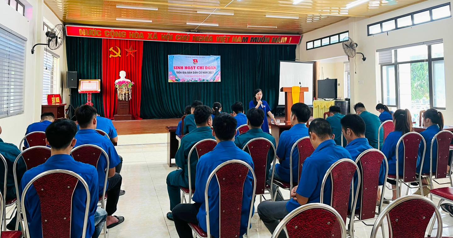Sinh hoạt Chi đoàn tại xã Thị Hoa huyện Hạ Lang.