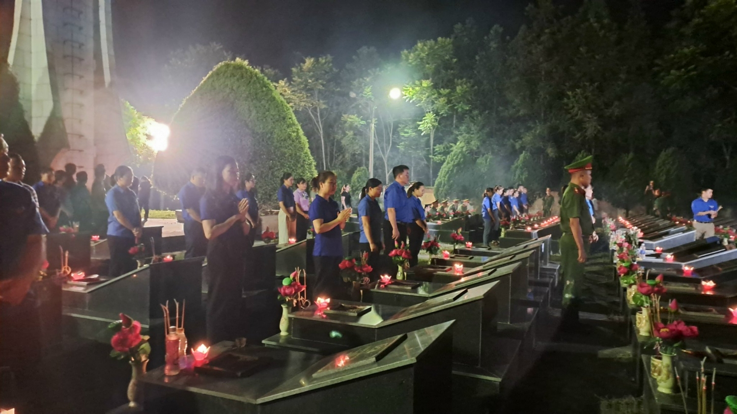 ĐVTN huyện Nguyên Bình tham gia Lễ thắp nến tri ân.