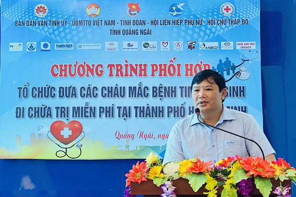 Ông Bùi Đức Thọ, Phó Chủ tịch MTTQ Việt Nam tỉnh phát biểu động viên gia đình và các cháu