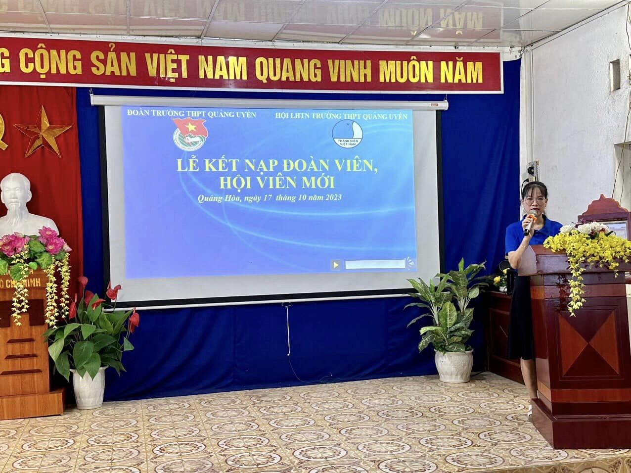 Lễ kết nạp Đoàn viên, Hội viên mới tại Trường THPT Quảng Uyên, huyện Quảng Hòa