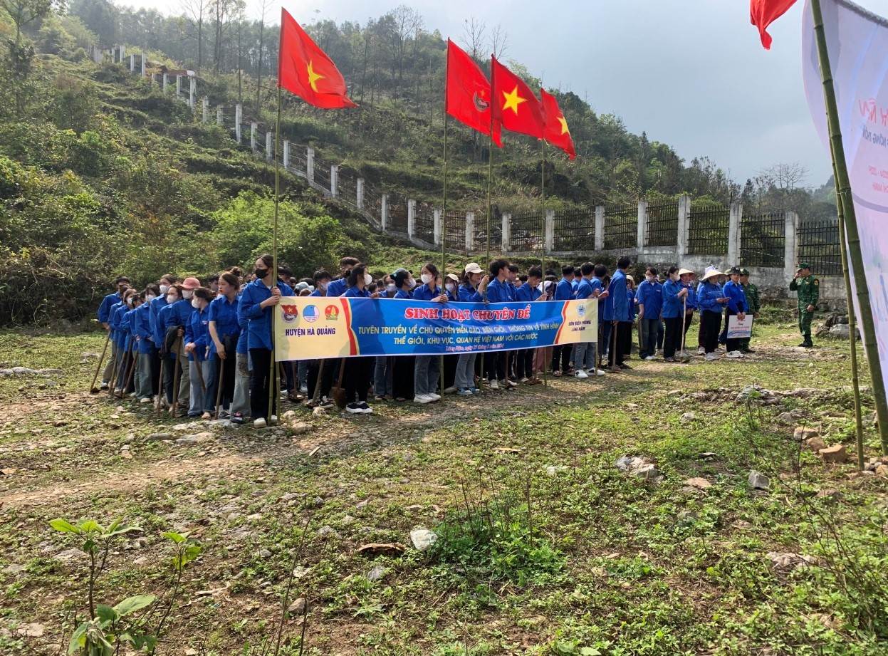 Hoạt động sinh hoạt chuyên đề do huyện Đoàn Hà Quảng phối hợp với Đồn Biên phòng Lũng Nặm tổ chức