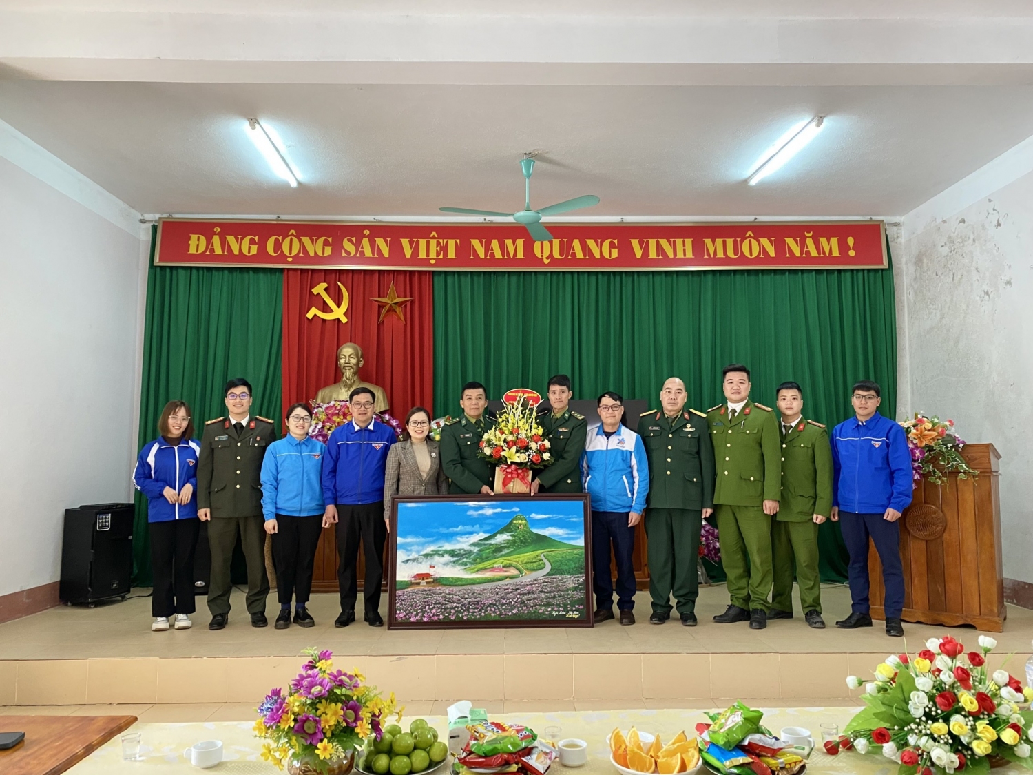Huyện Đoàn Nguyên Bình tổ chức Chương trình “Tháng ba biên giới” tại Đồn Biên phòng Cô Ba, huyện Bảo Lạc.