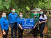 Trao tặng 02 bồn nước sinh hoạt (1000 lít) cho 02 gia đình chính sách tại Thị trấn Nguyên Bình.