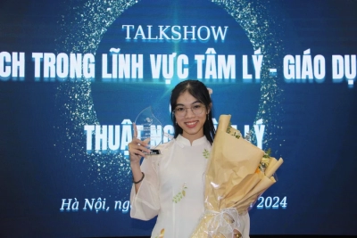 Nguyễn Hoàng Anh Thư tại lễ trao thưởng.