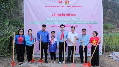 Lễ khởi công xây dựng "Ngôi nhà khăn quảng đỏ"