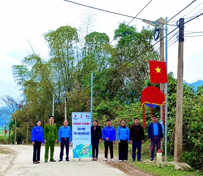 Công trình “Thắp sáng đường biên” mang lại nhiều ý nghĩa cho bà con sinh sống vùng biên giới.