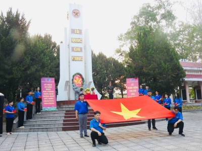 Tuổi trẻ Cao Bằng đồng loạt tổ chức Lễ thắp nến tri ân, dâng hương các Anh hùng liệt sĩ