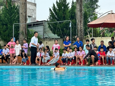Tập huấn kỹ năng bơi lội, phòng chống đuối nước cho thiếu nhi