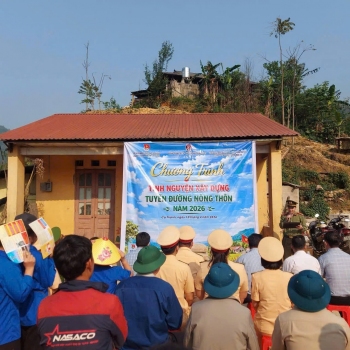 Chương trình Tình nguyện xây dựng tuyến đường nông thôn Tại xóm Lũng Ót, xã Ca Thành.