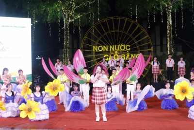 Chương trình giao lưu âm nhạc “Ký ức khăn quàng đỏ” do Hội đồng Đội Trung ương phối hợp với Tỉnh đoàn, Hội đồng Đội tỉnh Cao Bằng tổ chức tại phố đi bộ Kim Đồng.