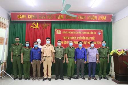 Đoàn TN Công an tỉnh: Sôi nổi hoạt động tuyên truyền pháp luật tại xã Chí Thảo, huyện Quảng Hoà