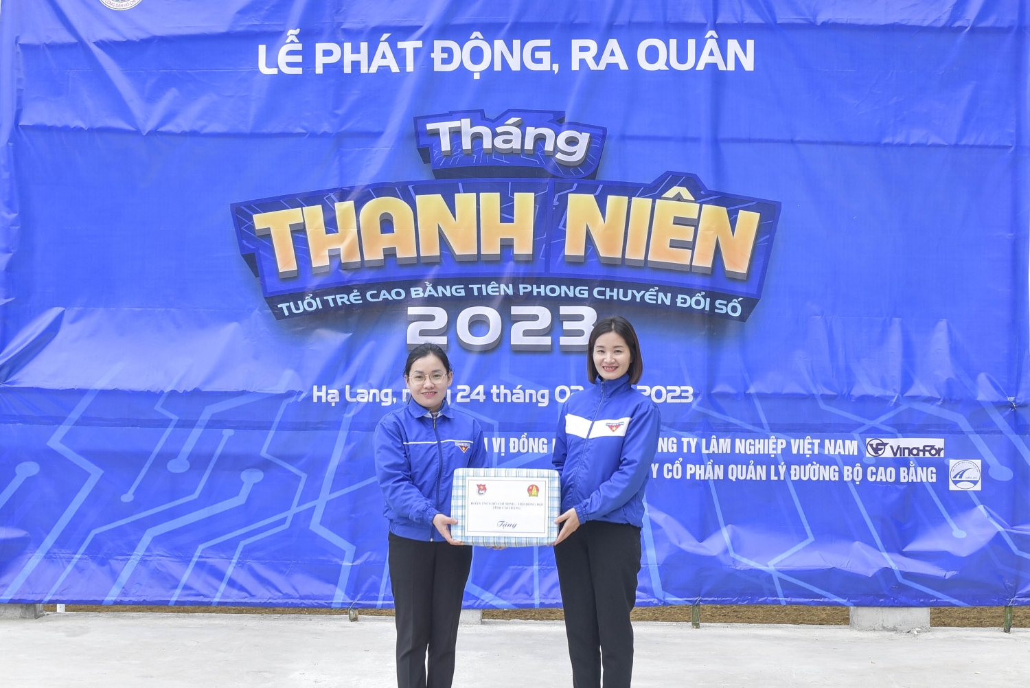 Tỉnh Đoàn Hội Đồng Đội tỉnh Cao Bằng trao tặng 500 khăn quàng cho Hội đồng Đội huyện Hạ Lang